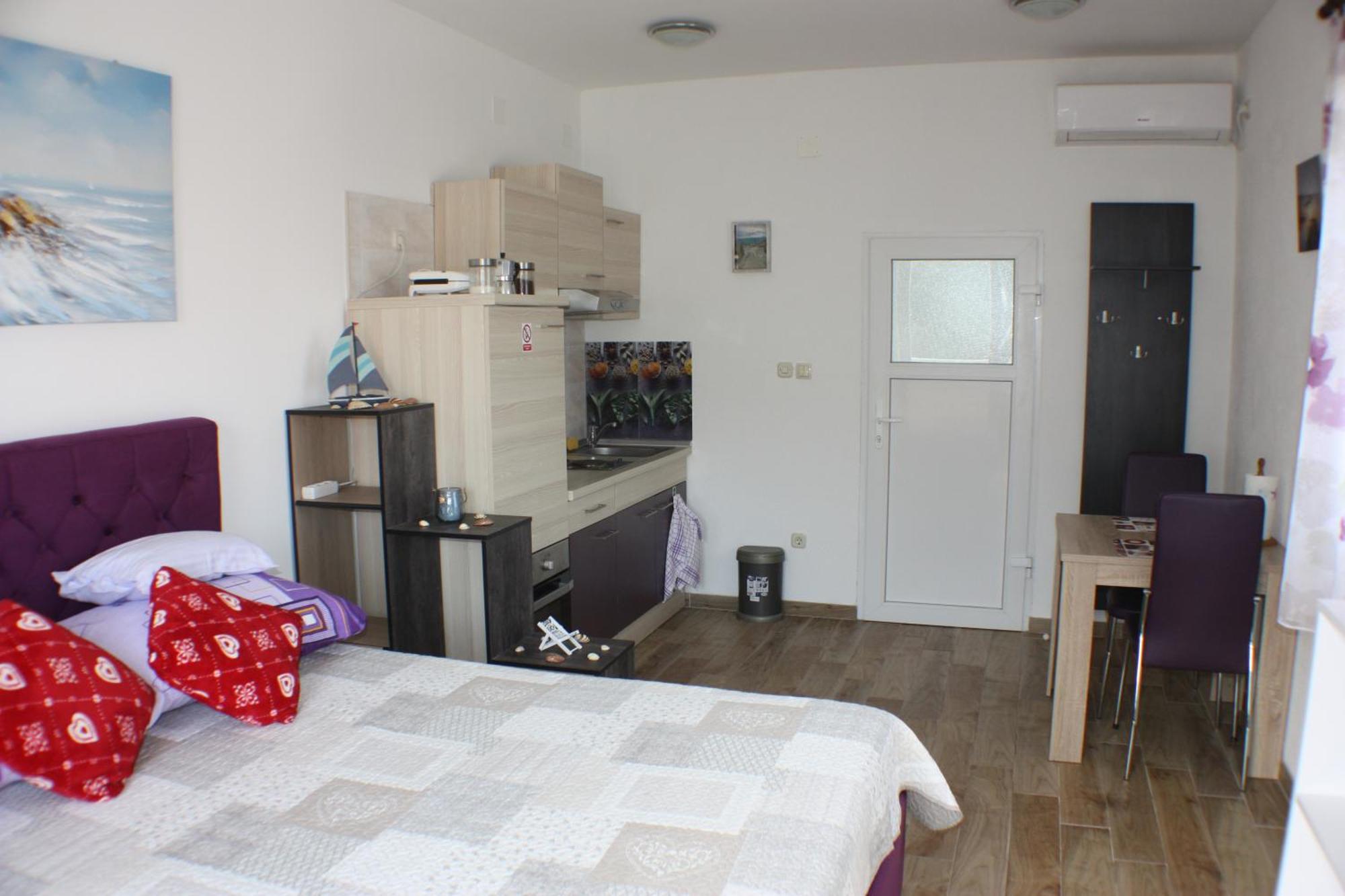 Jacqueline Apartment