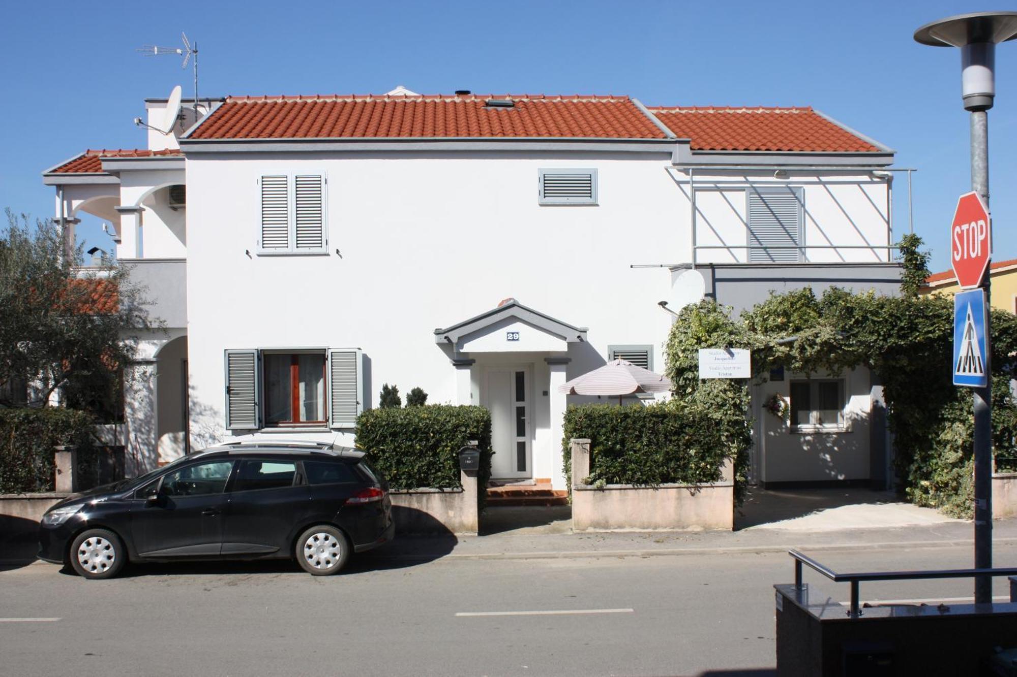 Jacqueline Apartment